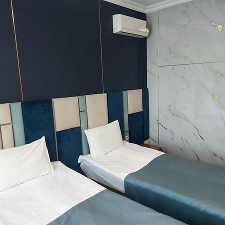 Business Hotel Almaty Luaran gambar