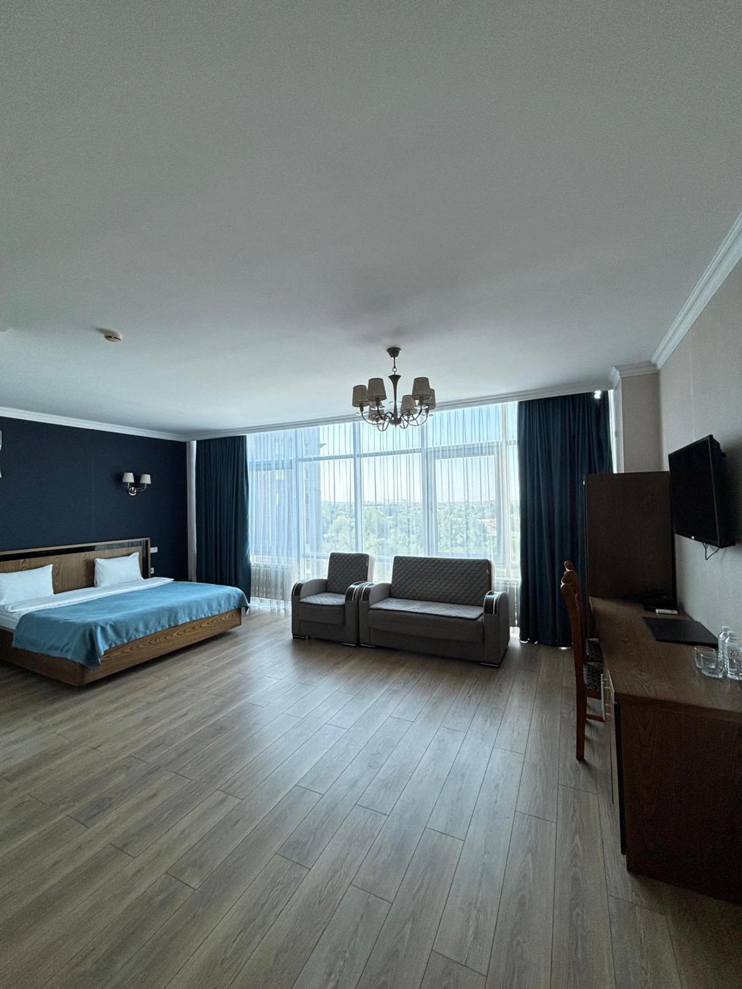 Business Hotel Almaty Luaran gambar