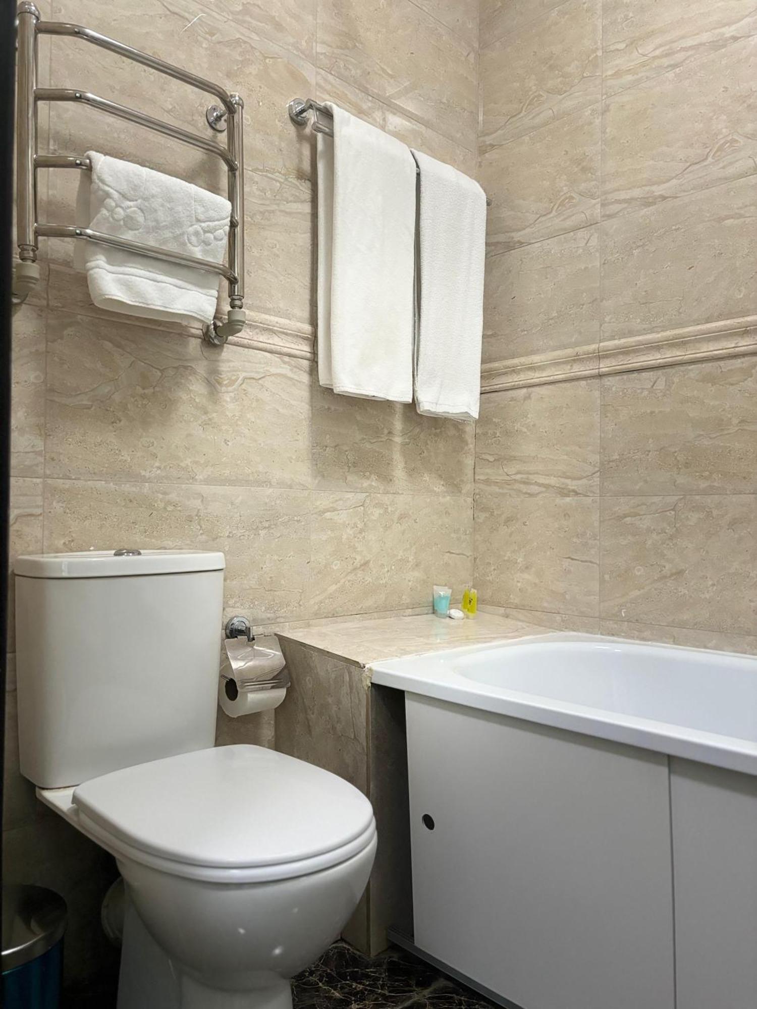 Business Hotel Almaty Luaran gambar