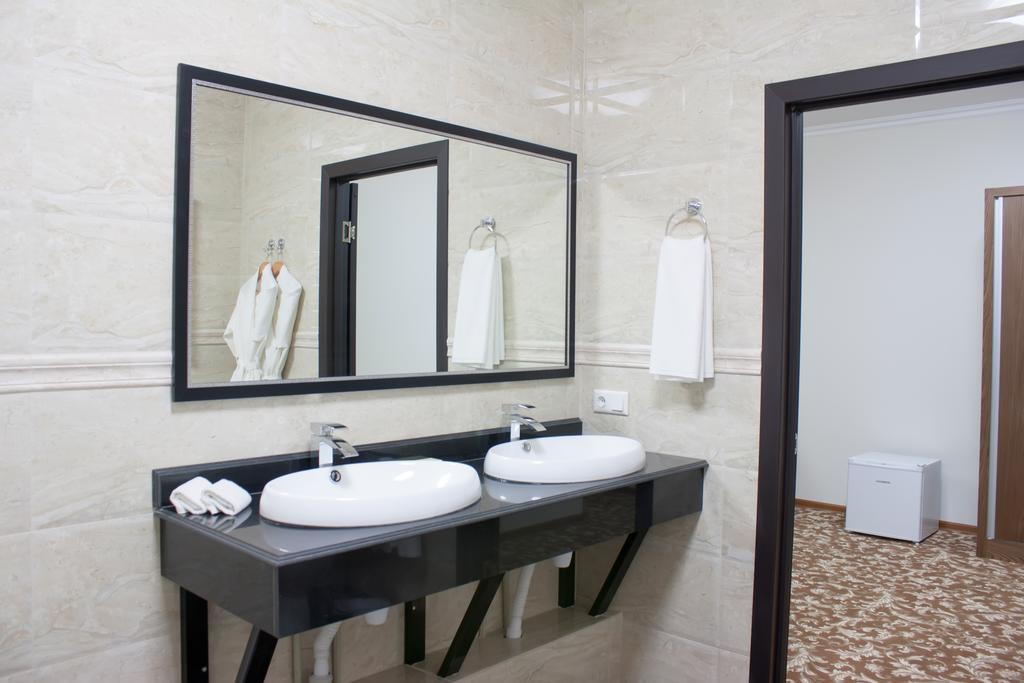 Business Hotel Almaty Luaran gambar