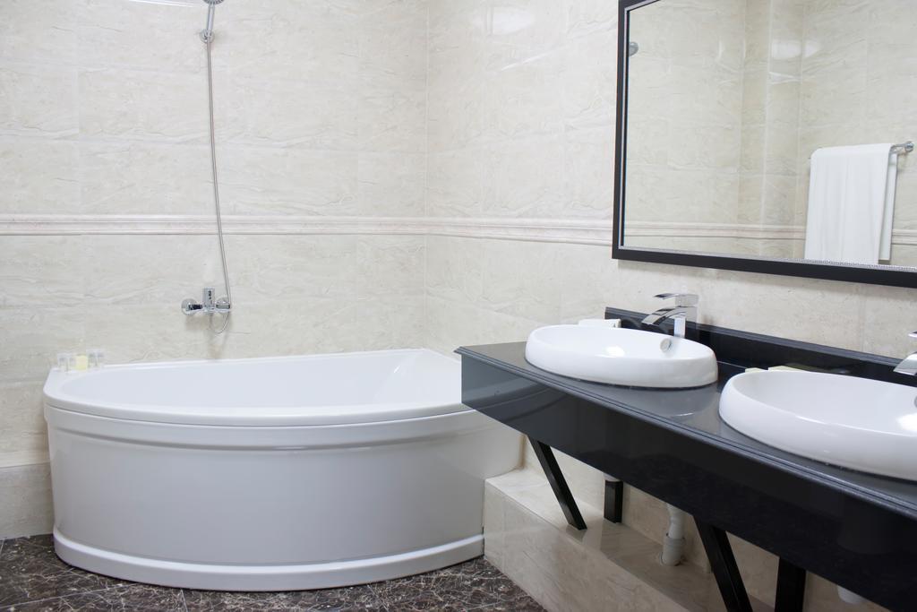 Business Hotel Almaty Luaran gambar