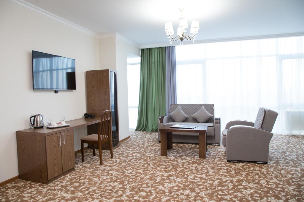 Business Hotel Almaty Luaran gambar