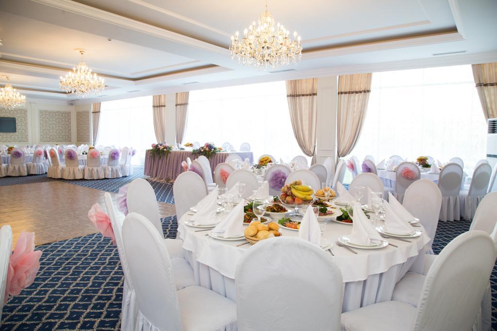 Business Hotel Almaty Luaran gambar