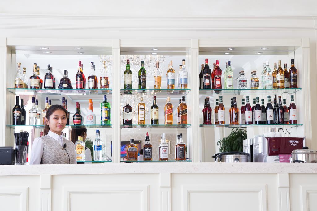 Business Hotel Almaty Luaran gambar