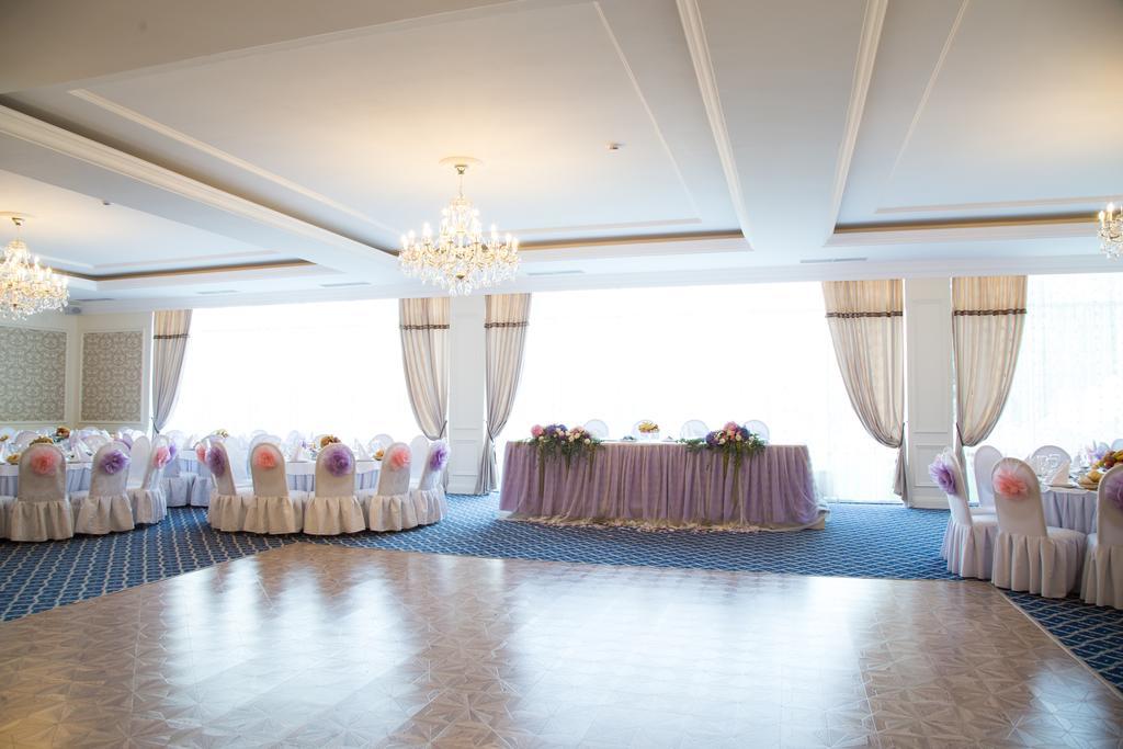 Business Hotel Almaty Luaran gambar